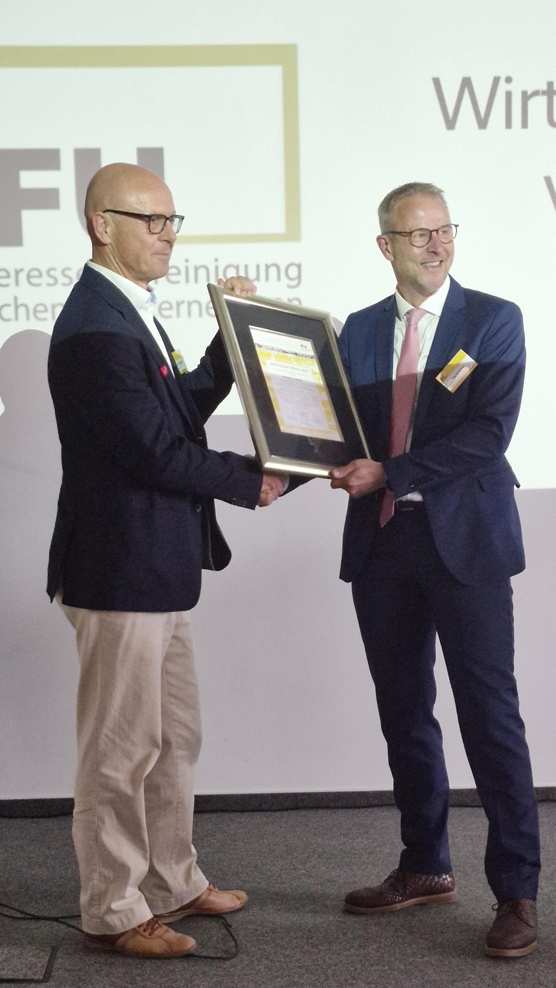 20250605_Urkundenüberreichung.jpg